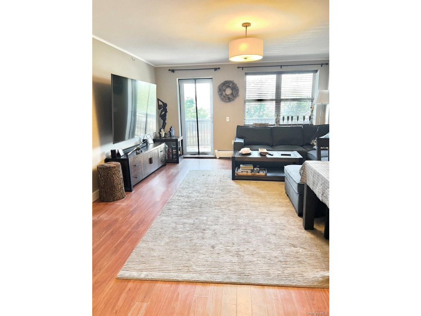 Beautiful 2 Bedroom Condo Just Steps To The Beach. Renovated - photo 5