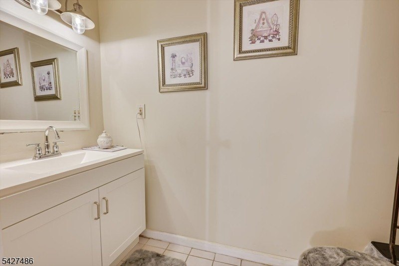 Amazing opportunity to Own a Mixed-Use House / Building. This - photo 10