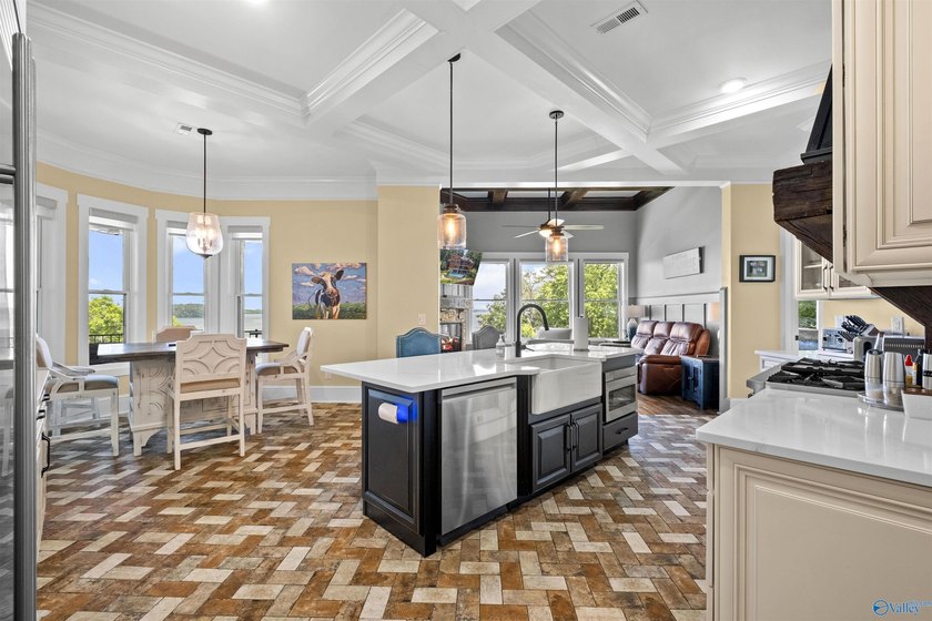 LAKEFRONT LUXURY ESTATE on Weiss Lake! This 5,272+/- sq. ft - photo 11
