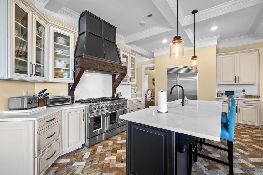 LAKEFRONT LUXURY ESTATE on Weiss Lake! This 5,272+/- sq. ft - photo 12