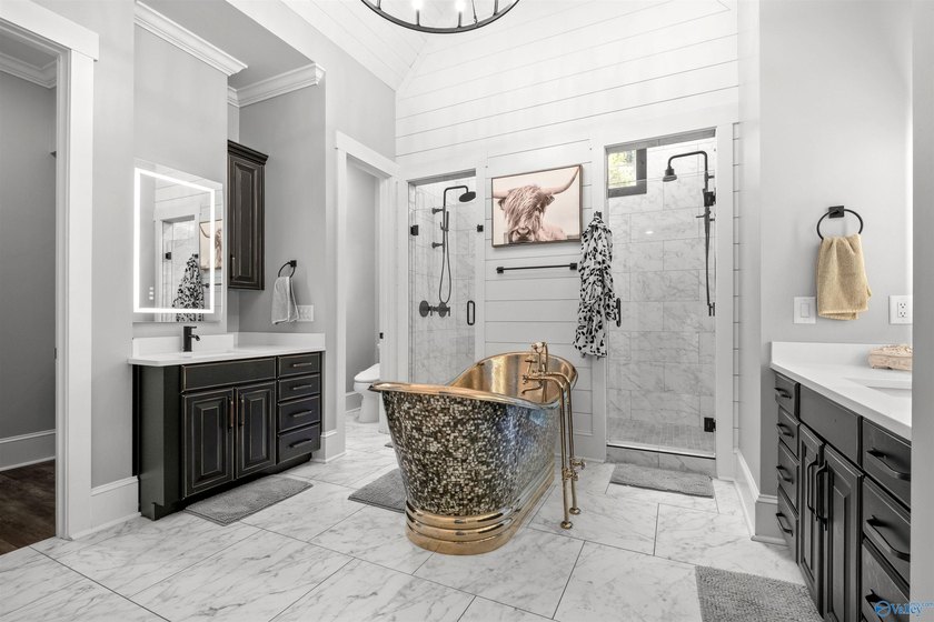 LAKEFRONT LUXURY ESTATE on Weiss Lake! This 5,272+/- sq. ft - photo 24