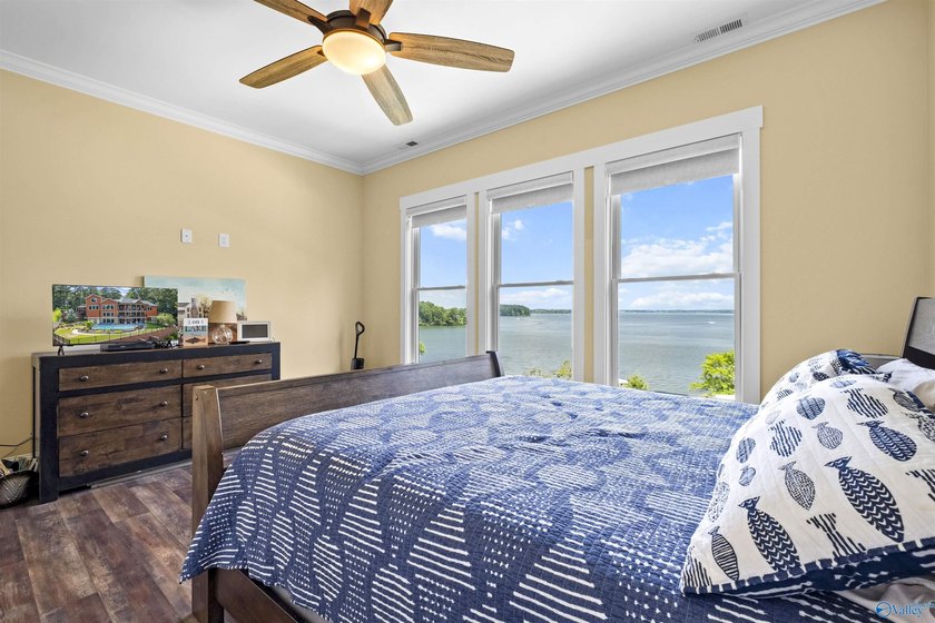 LAKEFRONT LUXURY ESTATE on Weiss Lake! This 5,272+/- sq. ft - photo 27