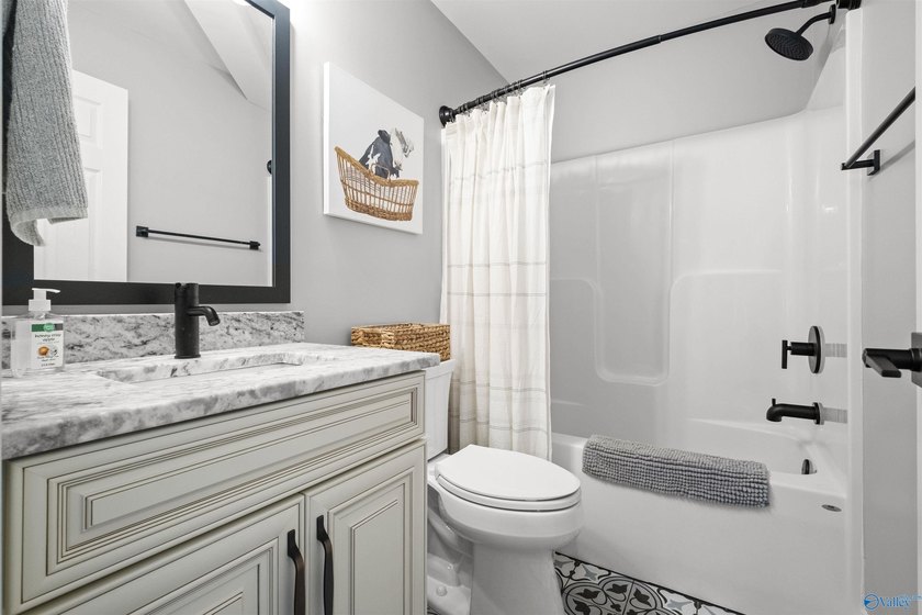 LAKEFRONT LUXURY ESTATE on Weiss Lake! This 5,272+/- sq. ft - photo 35