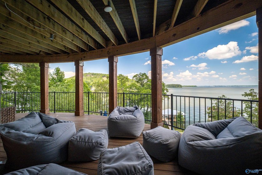 LAKEFRONT LUXURY ESTATE on Weiss Lake! This 5,272+/- sq. ft - photo 38