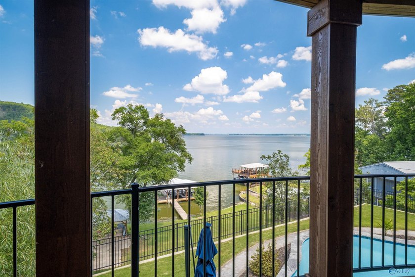 LAKEFRONT LUXURY ESTATE on Weiss Lake! This 5,272+/- sq. ft - photo 40