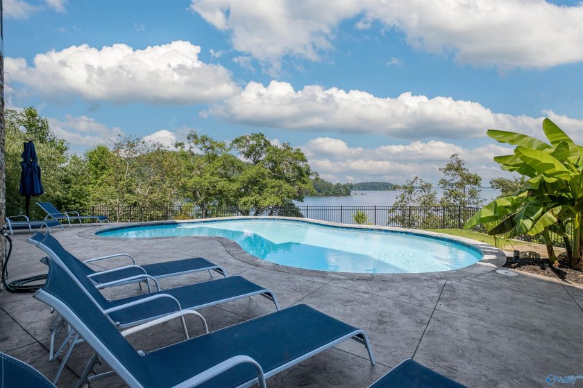LAKEFRONT LUXURY ESTATE on Weiss Lake! This 5,272+/- sq. ft - photo 47