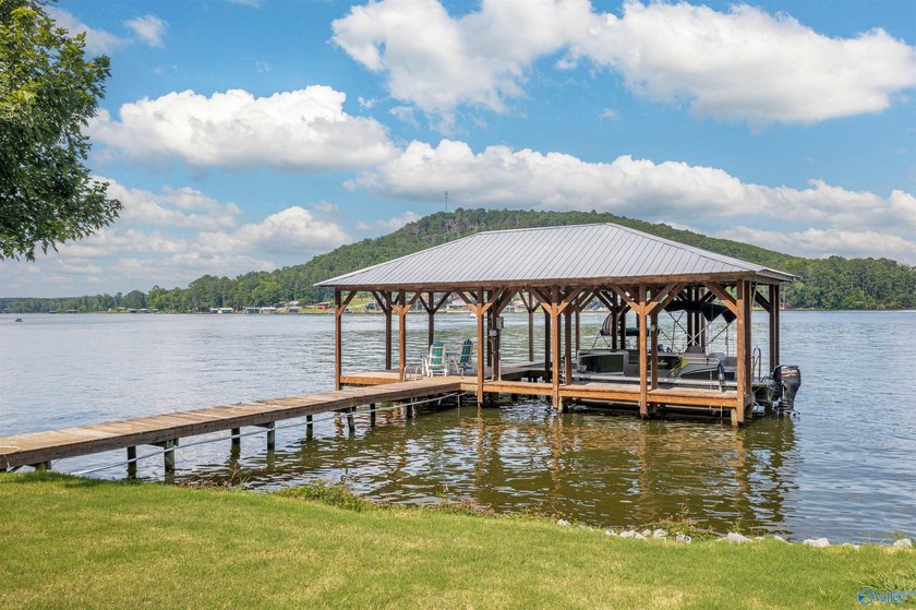 LAKEFRONT LUXURY ESTATE on Weiss Lake! This 5,272+/- sq. ft - photo 48