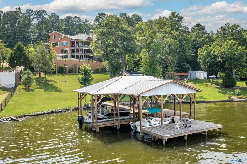 LAKEFRONT LUXURY ESTATE on Weiss Lake! This 5,272+/- sq. ft - photo 49