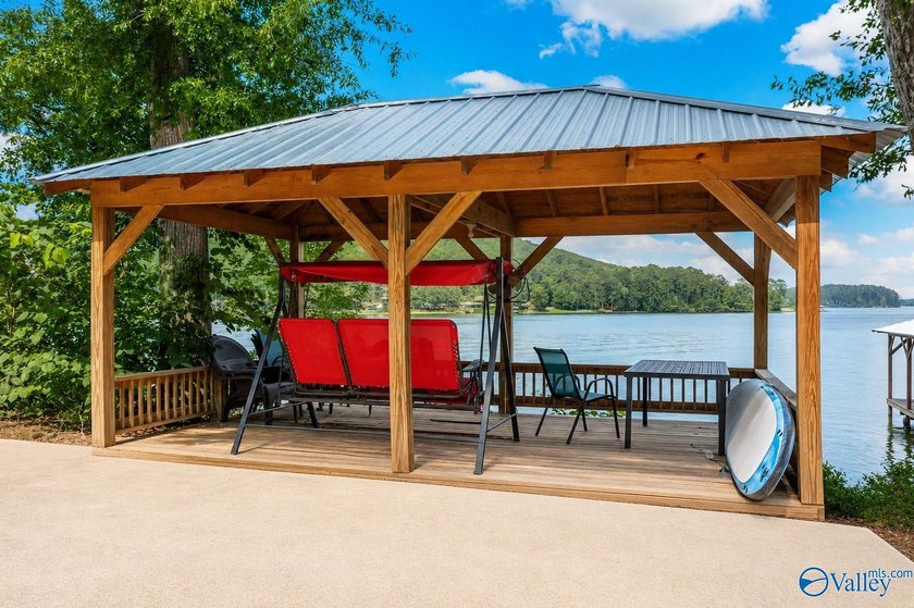 LAKEFRONT LUXURY ESTATE on Weiss Lake! This 5,272+/- sq. ft - photo 50