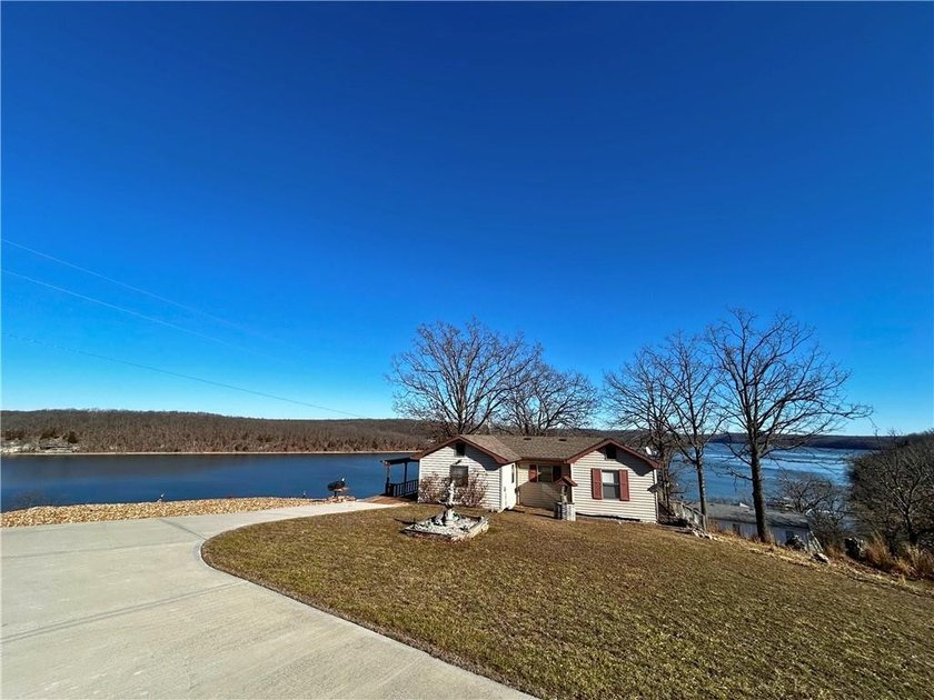 Offered BELOW 2025 Appraised Value! Waterfront opportunity on - photo 3