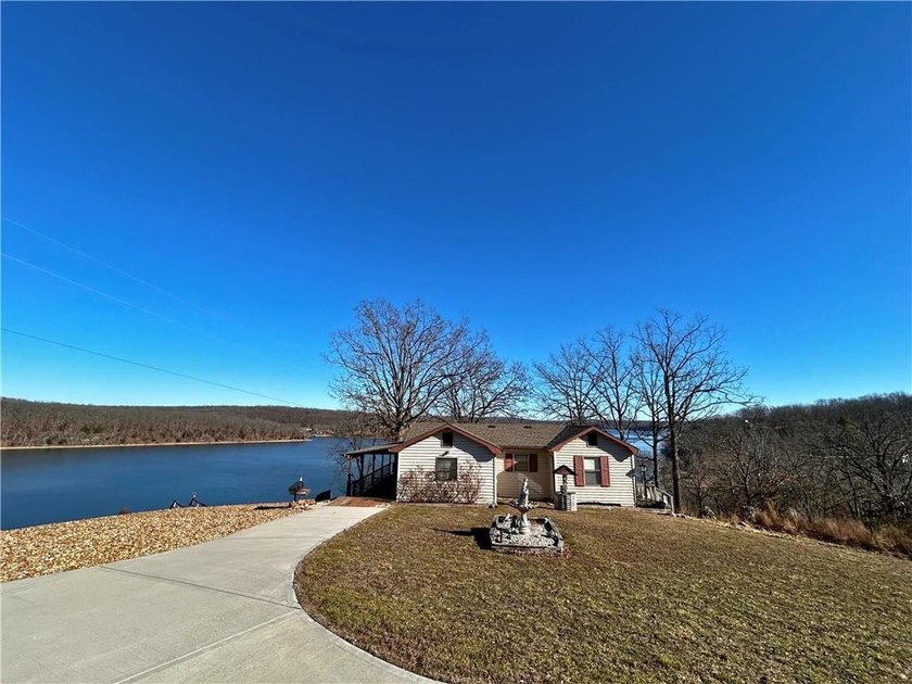 Offered BELOW 2025 Appraised Value! Waterfront opportunity on - photo 4