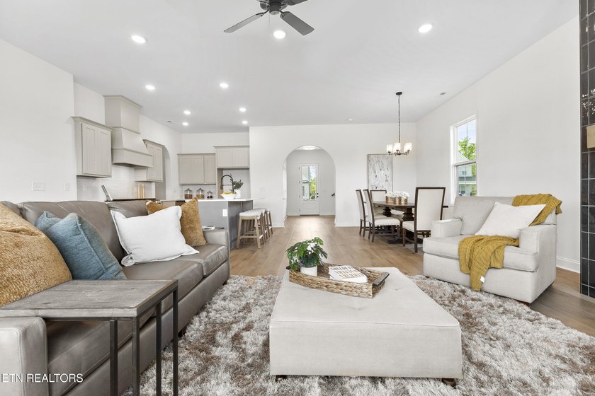 BACK ON THE MARKET &amp; MOVE IN READY!!!! Welcome to the Willow - a - photo 12