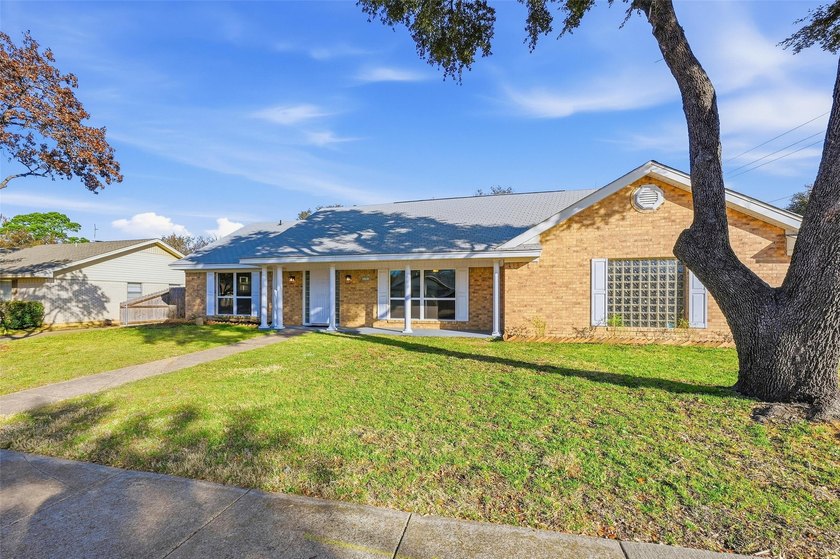 Fully Renovated Corner Lot Home in the Heart of Pantego! - photo 4
