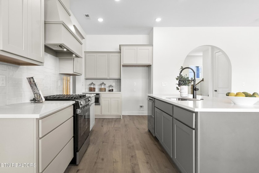 BACK ON THE MARKET &amp; MOVE IN READY!!!! Welcome to the Willow - a - photo 15