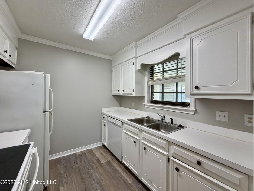 Welcome home to 102 Mary's Cove! This beautifully updated home - photo 15