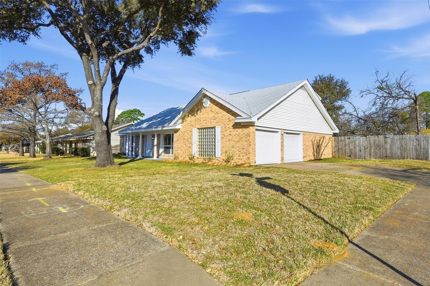 Fully Renovated Corner Lot Home in the Heart of Pantego! - photo 5