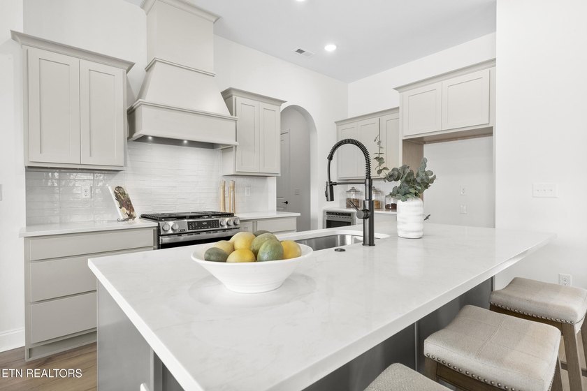 BACK ON THE MARKET &amp; MOVE IN READY!!!! Welcome to the Willow - a - photo 17