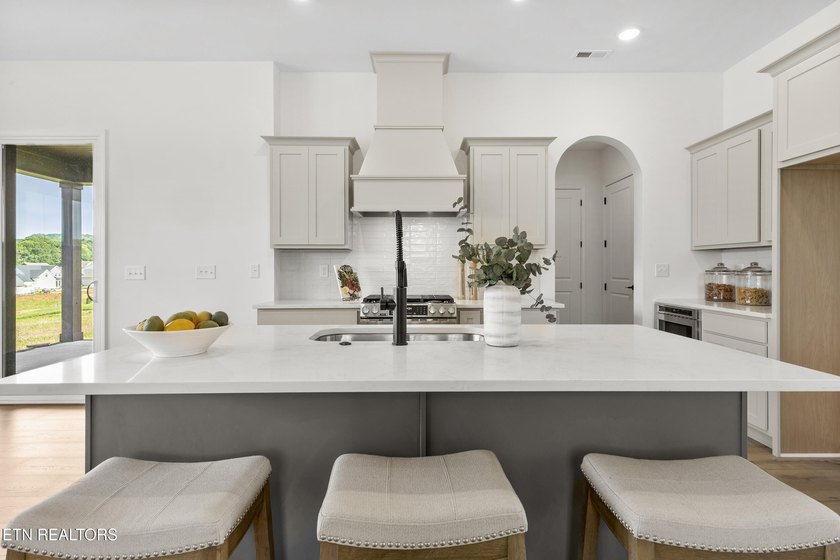 BACK ON THE MARKET &amp; MOVE IN READY!!!! Welcome to the Willow - a - photo 18