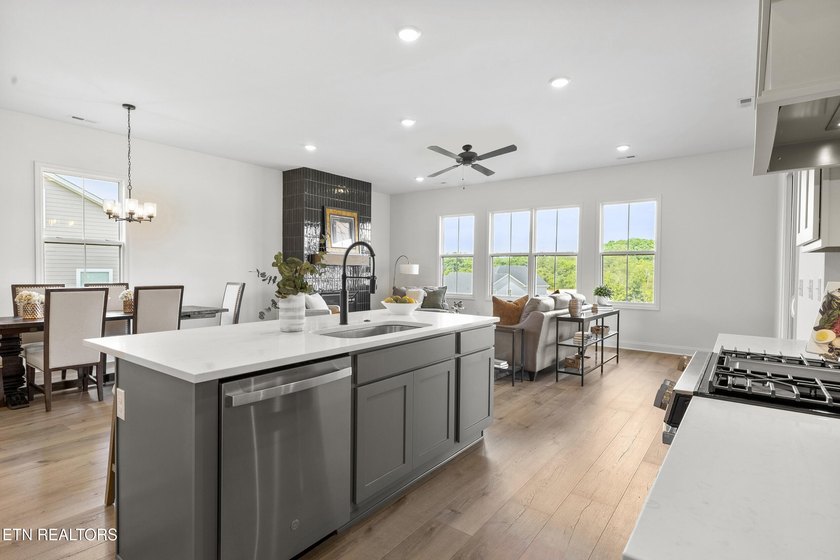 BACK ON THE MARKET &amp; MOVE IN READY!!!! Welcome to the Willow - a - photo 20