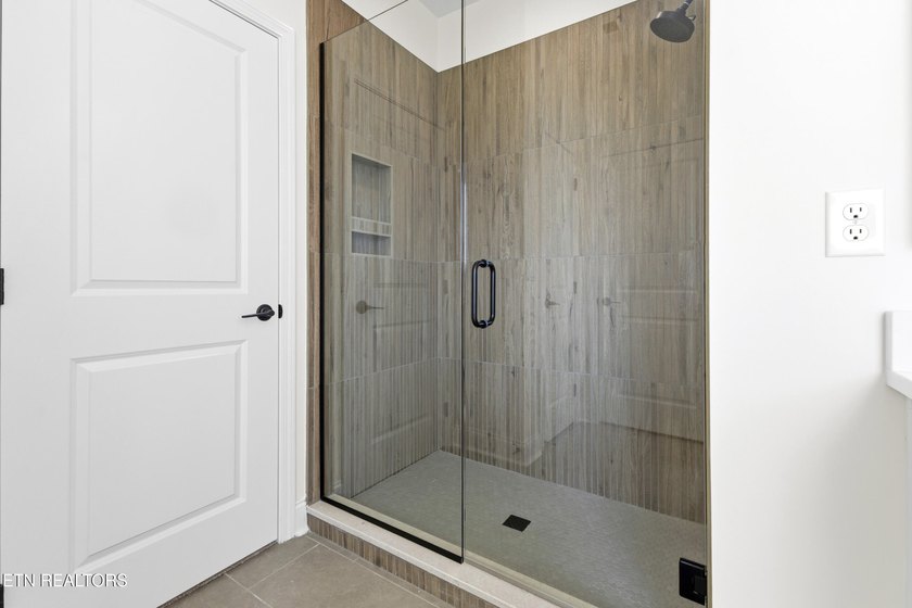BACK ON THE MARKET &amp; MOVE IN READY!!!! Welcome to the Willow - a - photo 31
