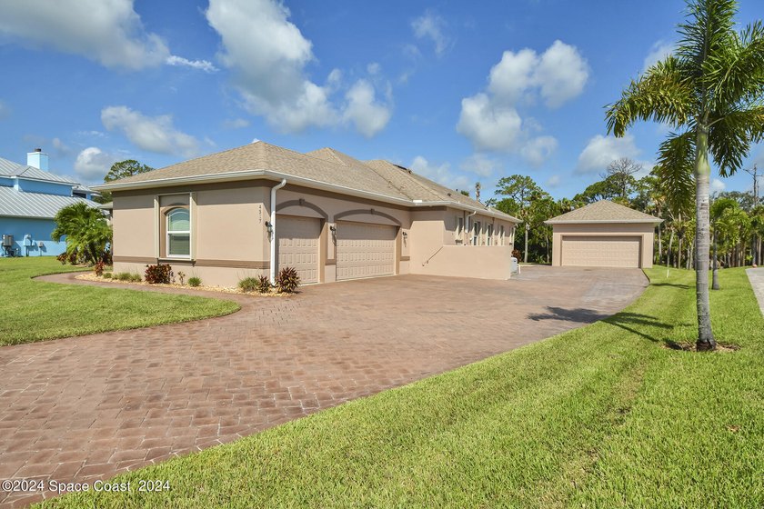 You got to check out this Very energy efficient home with - photo 6