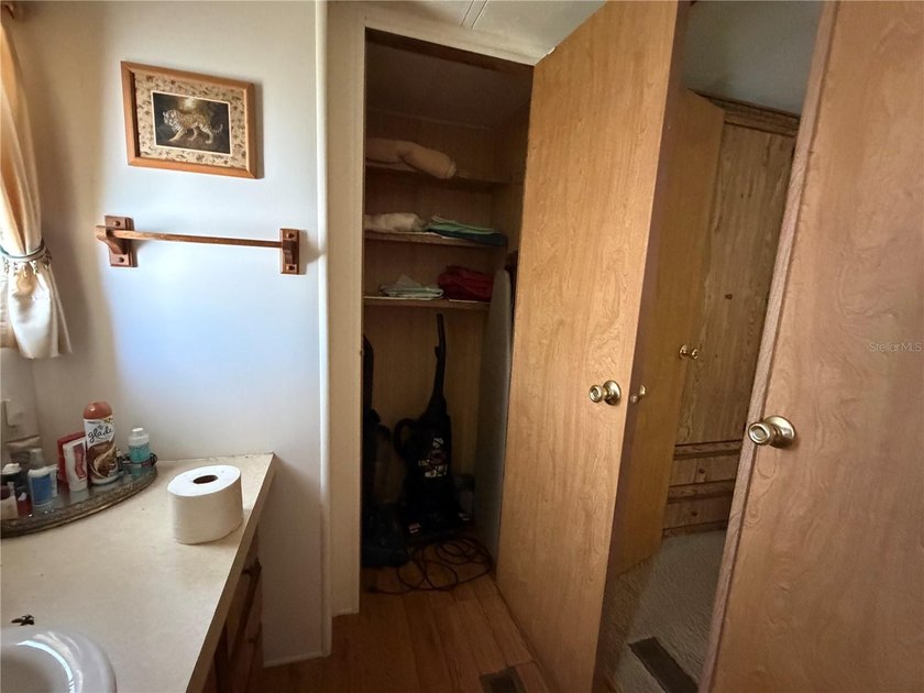 -Investor or Handyman special waterfront opportunity on the - photo 13