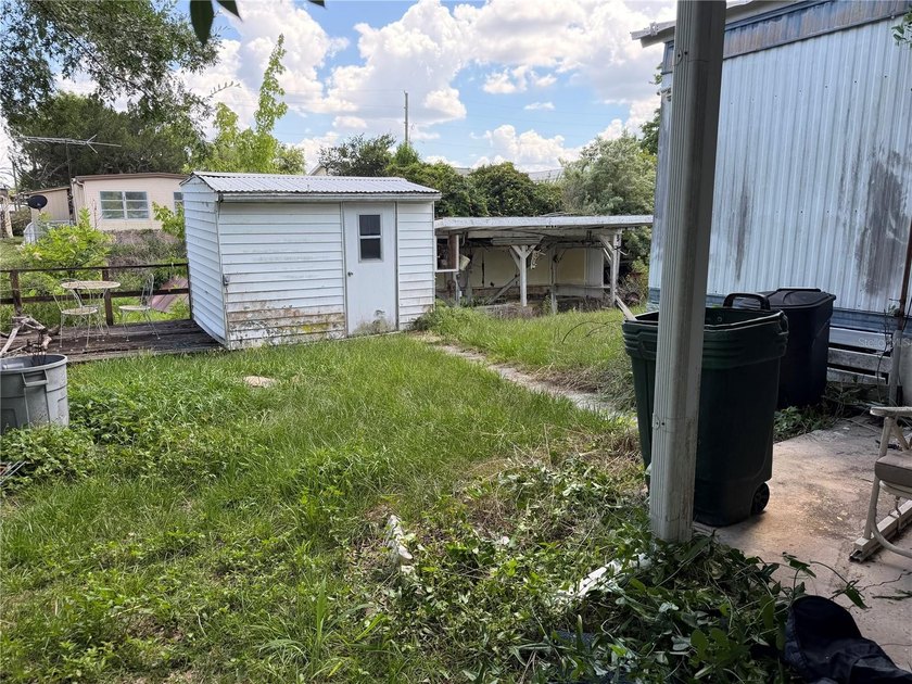 -Investor or Handyman special waterfront opportunity on the - photo 18