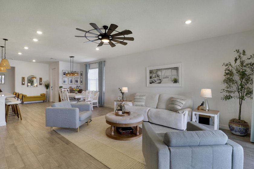 Better than new! CHARMING VILLA on a LAKE FRONT LOT in the - photo 22