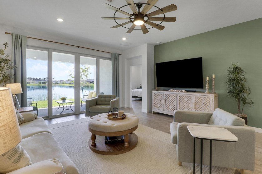 Better than new! CHARMING VILLA on a LAKE FRONT LOT in the - photo 27