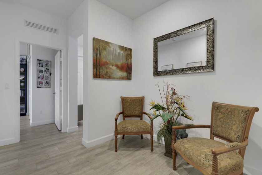 Better than new! CHARMING VILLA on a LAKE FRONT LOT in the - photo 35