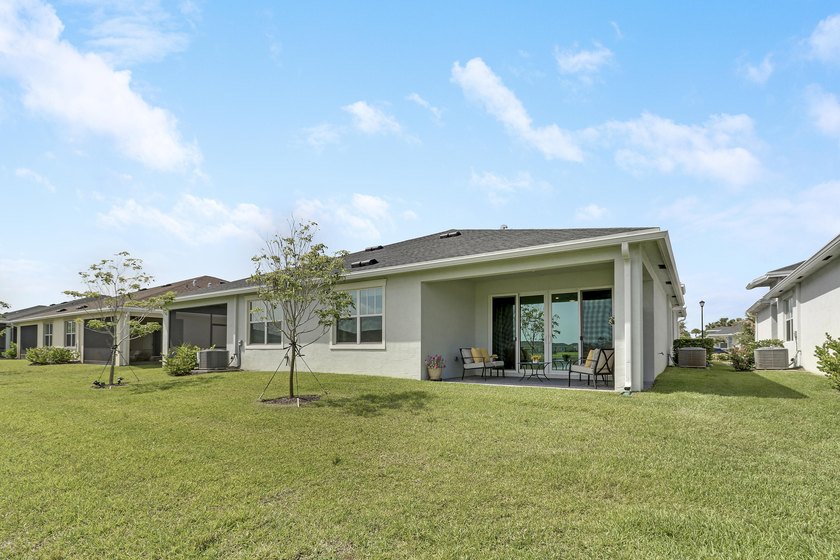 Better than new! CHARMING VILLA on a LAKE FRONT LOT in the - photo 44