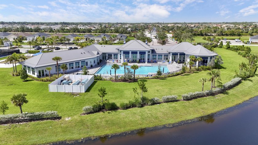 Better than new! CHARMING VILLA on a LAKE FRONT LOT in the - photo 49