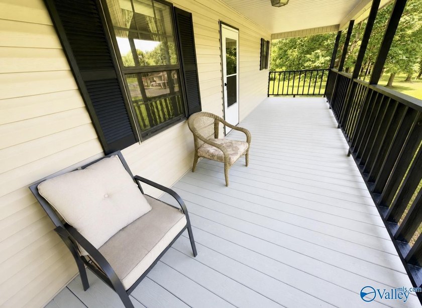 Enjoy the perfect blend of space, privacy, and convenience with - photo 5