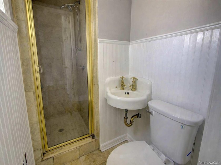 Welcome to 720 Franklin Blvd!!! A distinctive corner property - photo 14