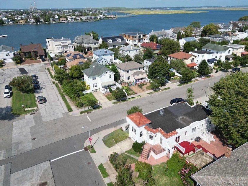 Welcome to 720 Franklin Blvd!!! A distinctive corner property - photo 18