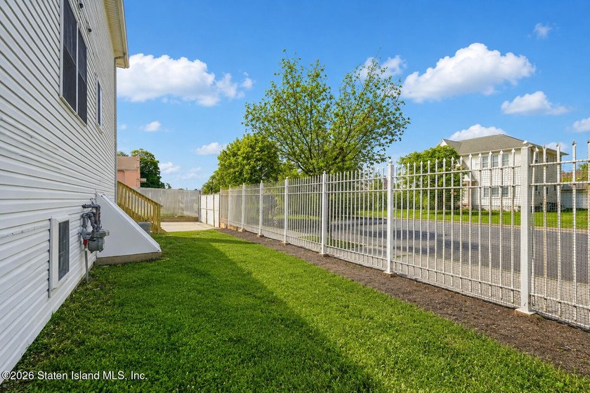 Rare opportunity for investor or end user to own a spacious - photo 19