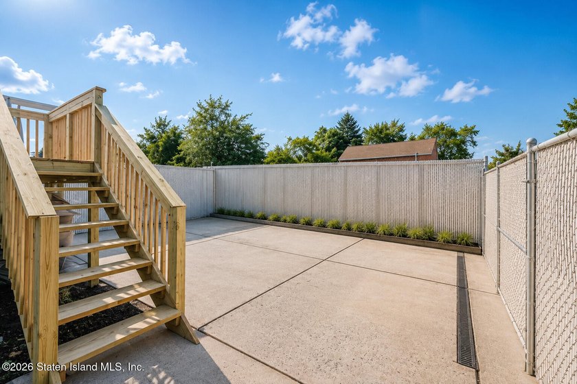 Rare opportunity for investor or end user to own a spacious - photo 20