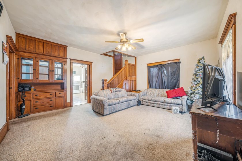 INVESTOR OPPORTUNITY - Huge up/down duplex with upper unit - photo 5