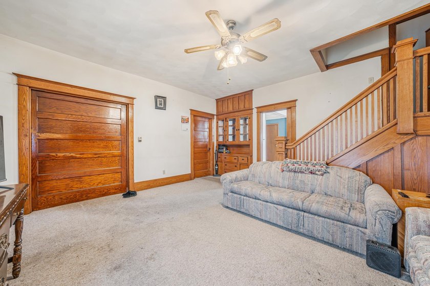 INVESTOR OPPORTUNITY - Huge up/down duplex with upper unit - photo 6