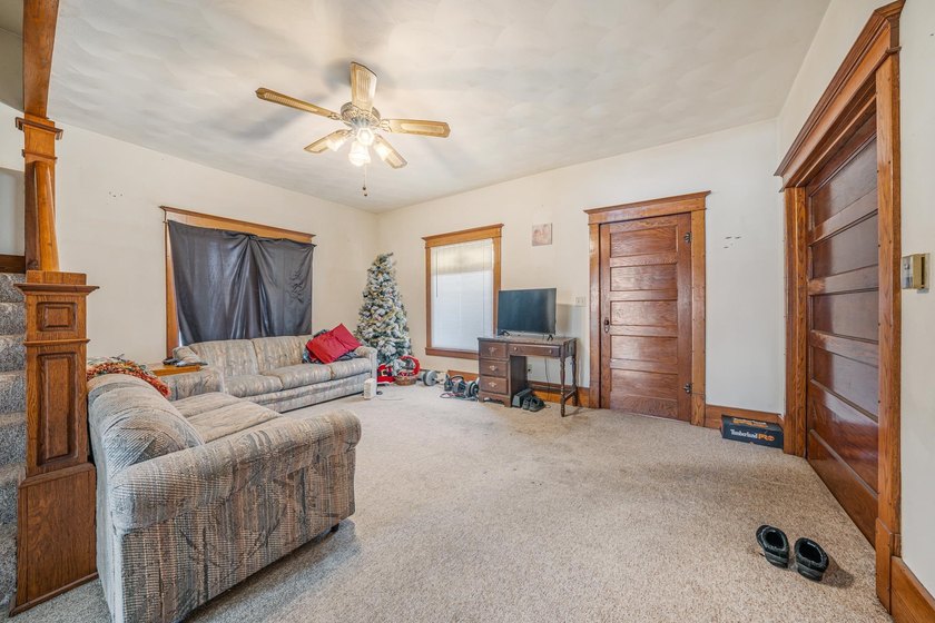 INVESTOR OPPORTUNITY - Huge up/down duplex with upper unit - photo 7