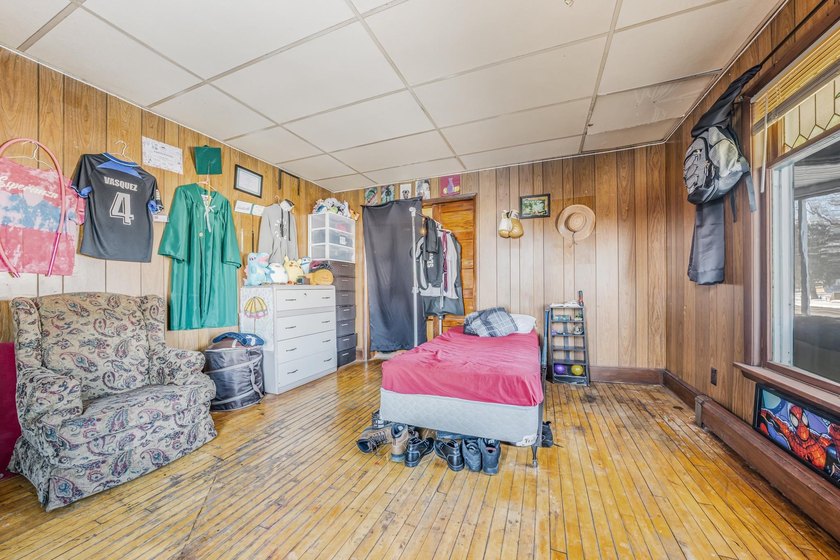 INVESTOR OPPORTUNITY - Huge up/down duplex with upper unit - photo 9