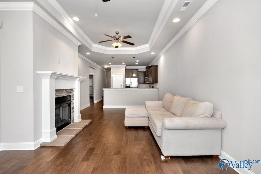 Low maintenance living in an active community! Single level - photo 5