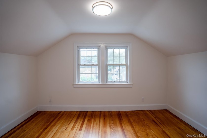 Adorable renovated Colonial in the highly desirable West Hills - photo 3