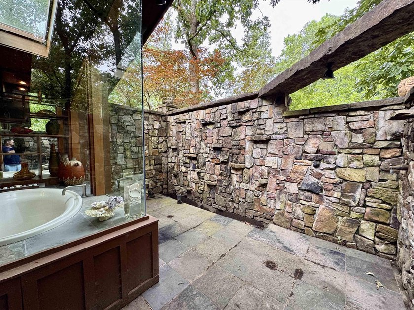 Lakefront Luxury on Lake Hamilton with Guest House, Storage - photo 17