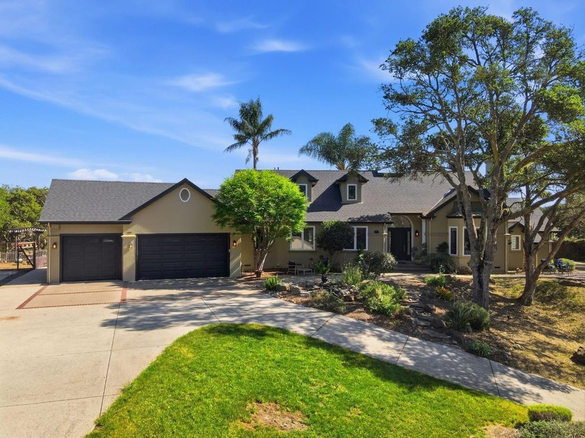 Welcome to the exclusive Mockingbird Ridge neighborhood in Aptos - photo 8