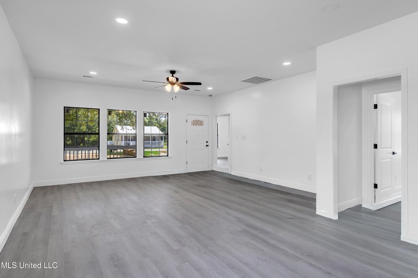New Construction in Pascagoula!! Experience coastal living just - photo 7