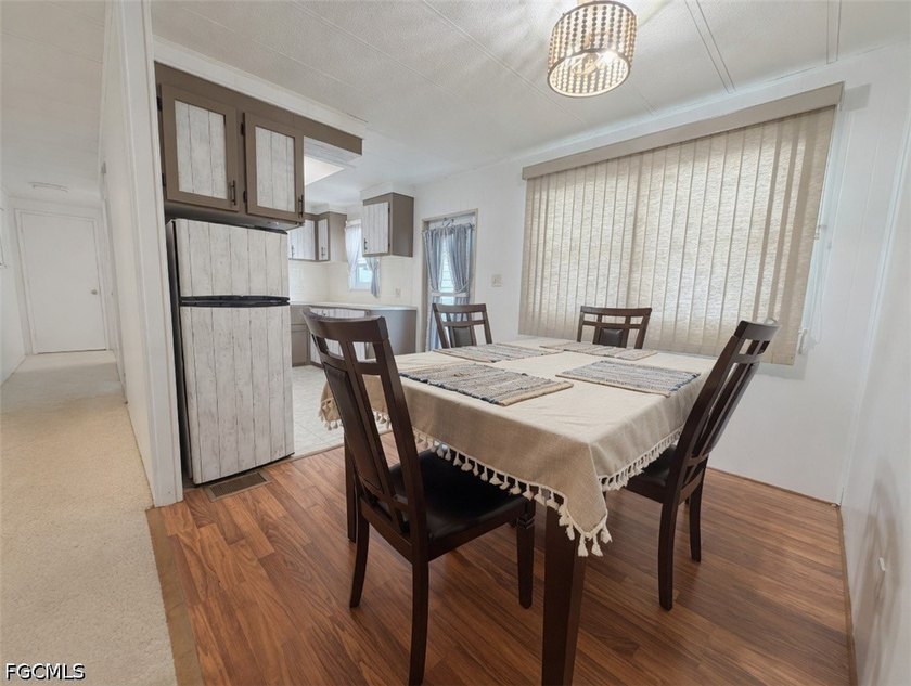 Welcome home to this beautifully updated 2-bedroom, 2-bath - photo 4