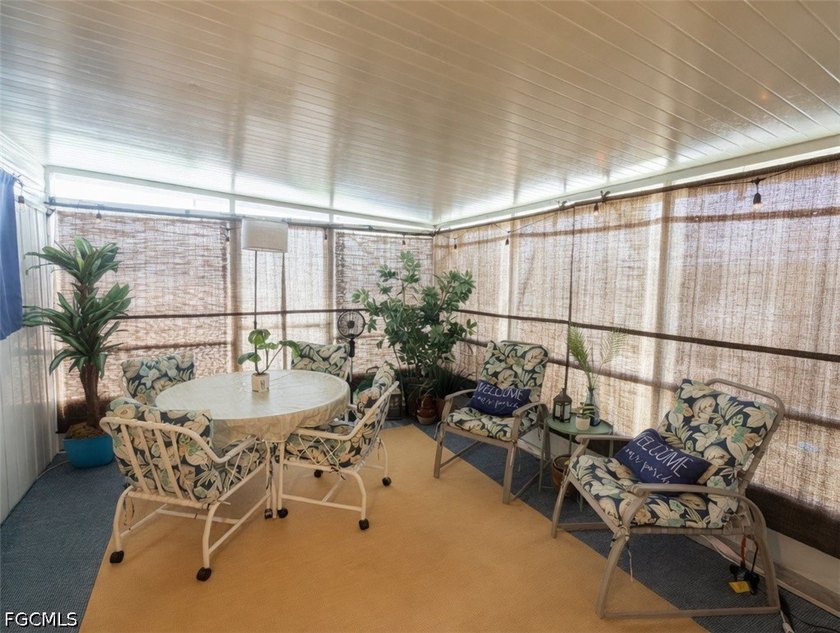 Welcome home to this beautifully updated 2-bedroom, 2-bath - photo 7
