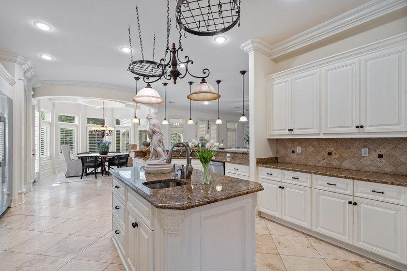 A Southern estate tucked behind the gates of an exclusive Eads - photo 8