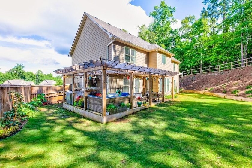 Gorgeous residence in prime Sugar Hill location. Nestled on a - photo 15